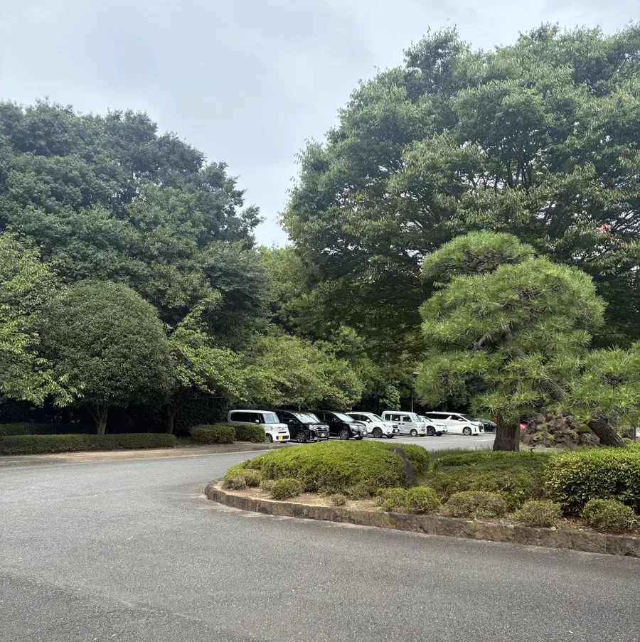 茅ヶ崎市斎場の駐車場